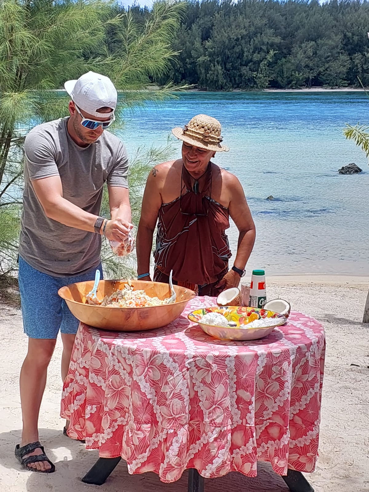 Pique-nique sur motu en bord de lagon
